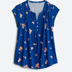 🌸 Daniel Rainn Arlie Button Detail Knit Top